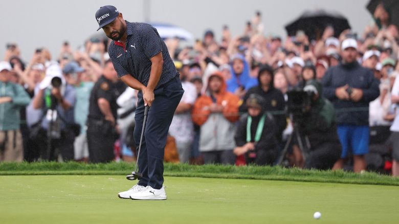 Jun 15, 2025; Oakmont, Pennsylvania, USA; JJ Spaun putts on the 18th green to win during the final round of the U.S. Open golf tournament. Mandatory Credit: Bill Streicher-Imagn Images