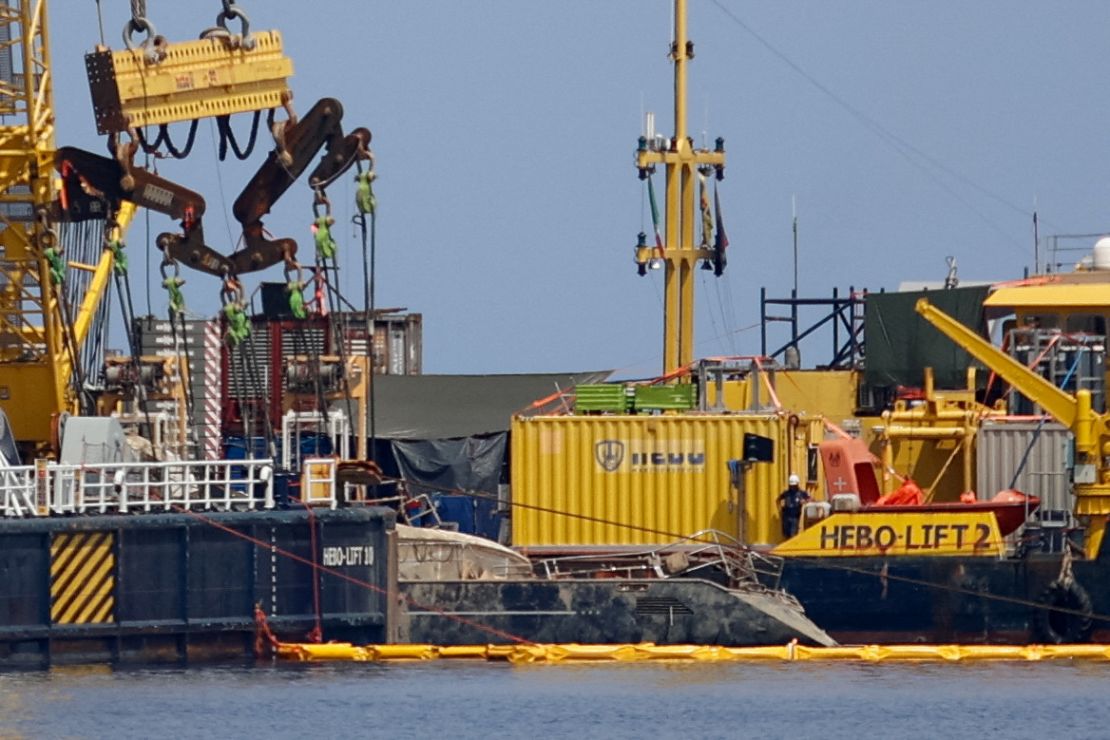 Floating crane ships HEBO LIFT 10 and HEBO LIFT 2 recover the 