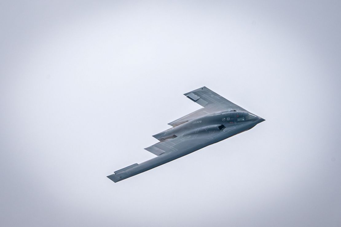 La huelga fue llevada a cabo por un bombardero Spirit B-2, como se muestra en la Base de la Guardia Nacional Aérea Rosecrans en St. Joseph, Missouri, en septiembre de 2024.