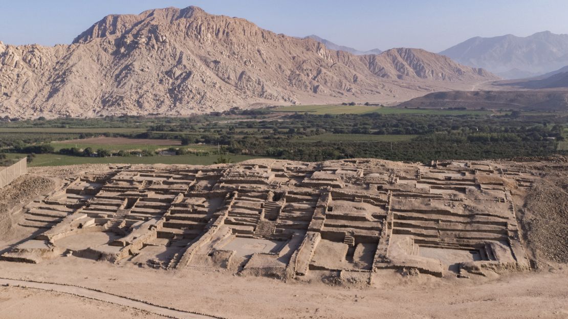 Experts believe Peñico, founded around 1800 BC, served as a strategic urban center, linking the coastal communities of the Supe Valley with settlements in the high Andes and Amazon.