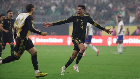 Jul 6, 2025; Houston, Texas, USA; Mexico midfielder Edson Alvarez (4) celebrates with teammates after scoring a goal against the United States during the 2025 Gold Cup Final at NRG Stadium. Mandatory Credit: Thomas Shea-Imagn Images