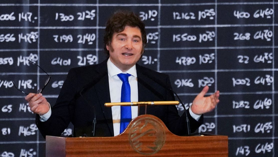 El presidente de Argentina, Javier Milei, en un discurso en la Bolsa de Comercio de Buenos Aires.