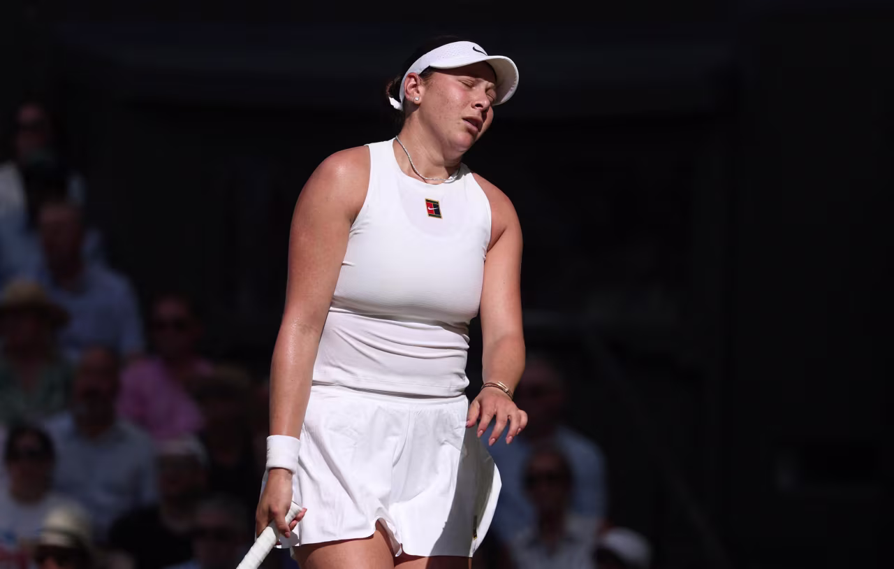 It has been a nightmare final so far for Amanda Anisimova.