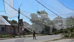 A Ukrainian service member walks on a street protected with anti-drone nets, amid Russia's attack on Ukraine, in the frontline town Orikhiv in Zaporizhzhia region, Ukraine July 23, 2025. REUTERS/Stringer TPX IMAGES OF THE DAY