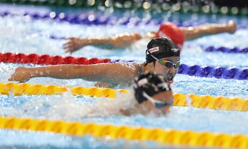 Yu (center) has narrowly missed out individual medals at the World Aquatics Championships twice already.