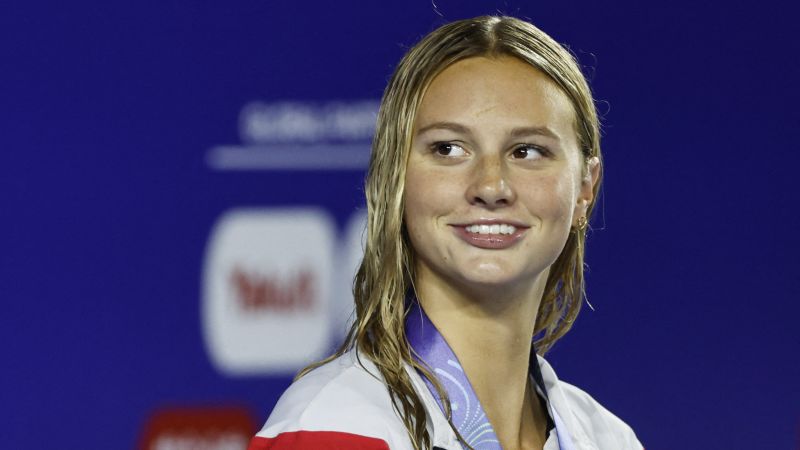 Summer McIntosh печели четвърто злато на Световното първенство по водни спортове 
