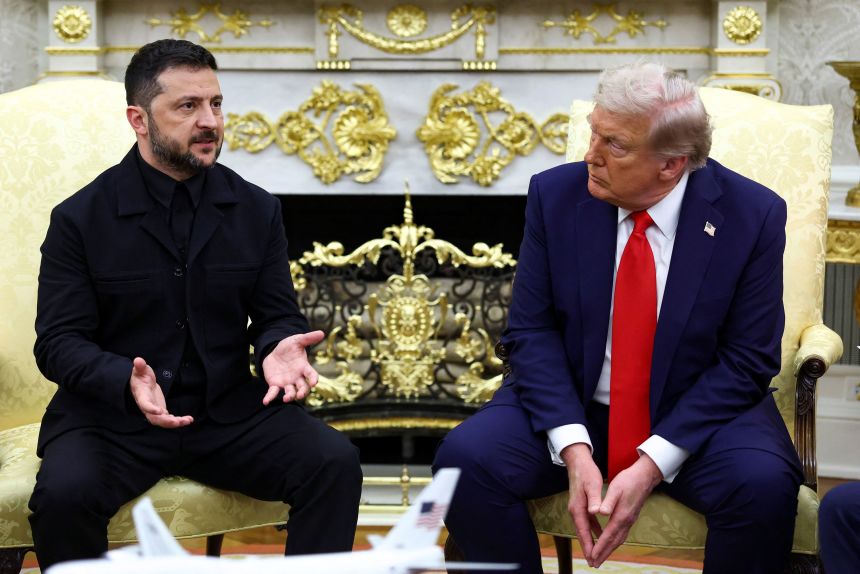 Un gesto del presidente ucraniano Voldymir Zelensky durante una reunión con el presidente Donald Trump en la Oficina Oval de la Casa Blanca el 18 de agosto.