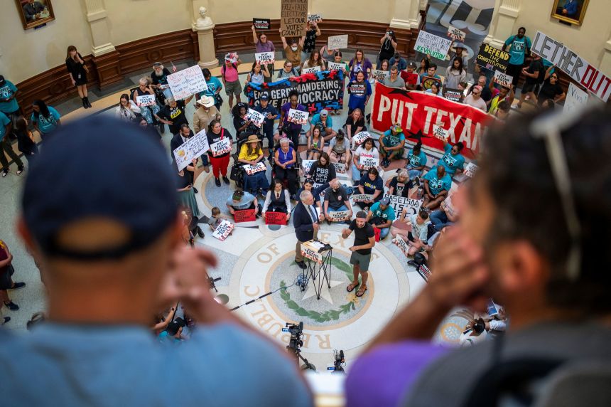 People look on at a protest during a session as Democratic lawmakers begin returning to the Texas State Capitol in Austin, Texas, on August 20, 2025. REUTERS/Sergio Flores