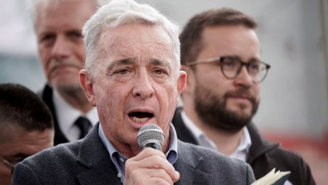 El expresidente de Colombia Álvaro Uribe, en un evento de campaña en agosto, en Bogotá.