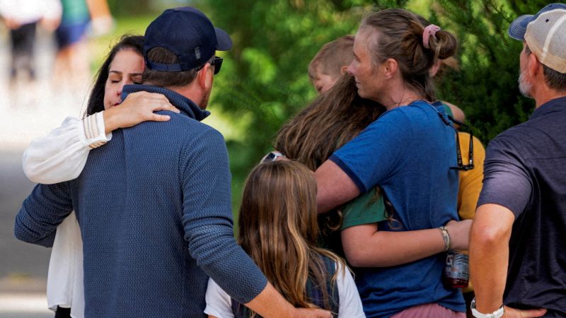 Вижте всички теми Връзка копирана Следвайте Полицията разследва онлайн видеоклипове