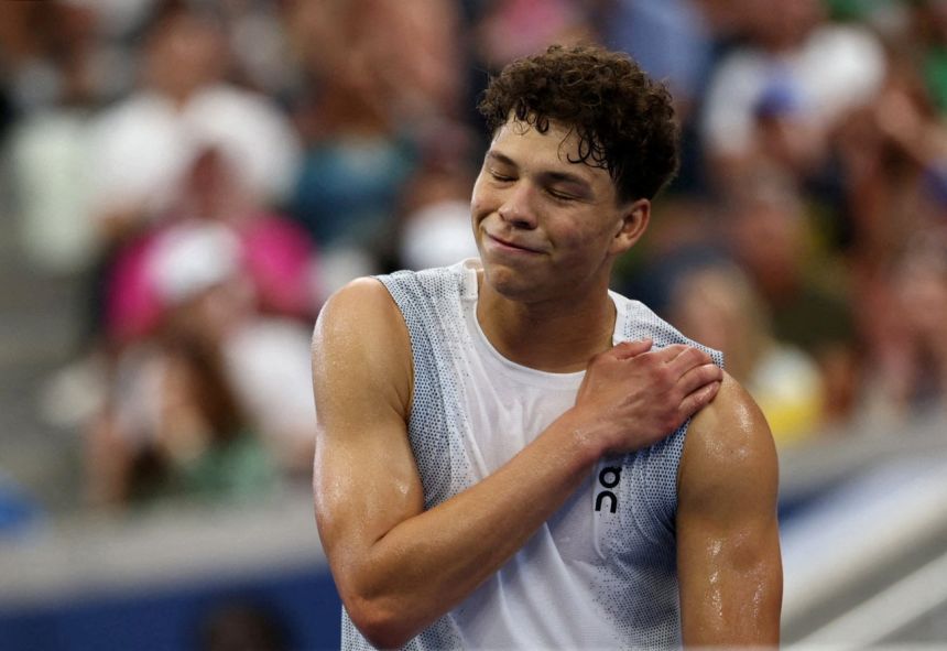 The No. 6 seeded Ben Shelton retired from his third round match against Adrian Mannarino at the US Open after appearing to injure his shoulder.