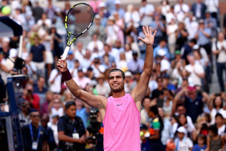 Alcaraz celebrates his victory against Rinderknech.