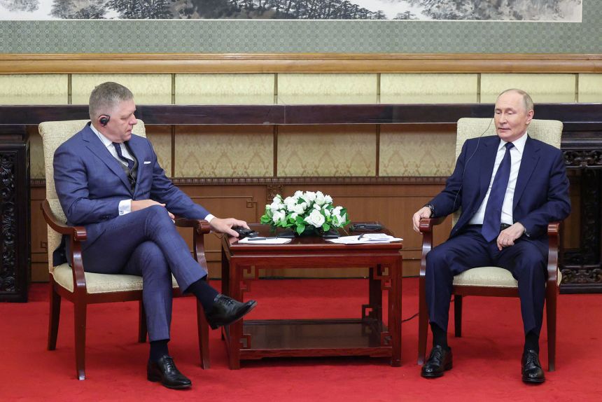 El presidente ruso, Vladimir Putin, se reunirá con el primer ministro eslovaco, Robert Fiko, en la casa de huéspedes en la provincia de Diayotai en Beijing, China, el 2 de septiembre.