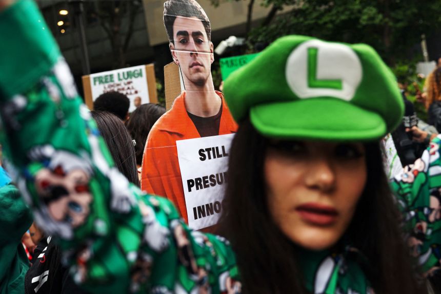 People rally in support of Luigi Mangione on the day of his appearance at Manhattan Supreme Court.
