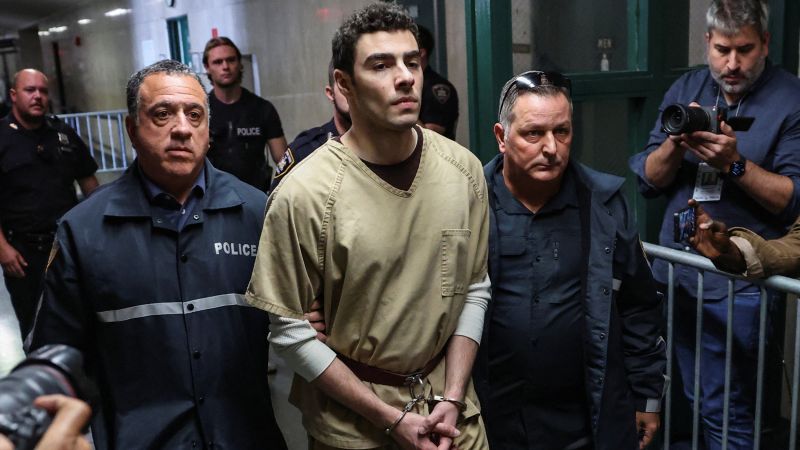 Pam Bondi’s comments suggesting Luigi Mangione deserves execution shouldn’t affect death penalty case, prosecutors say