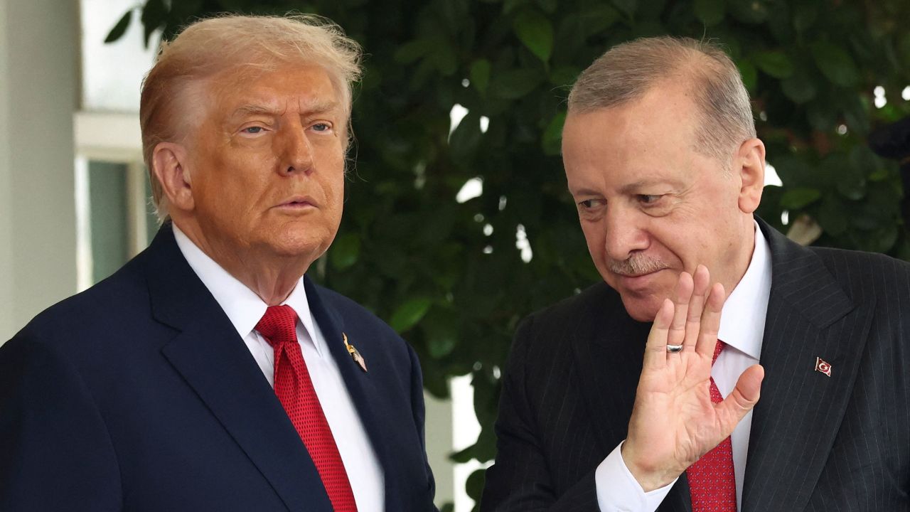 Turkey's President Recep Tayyip Erdogan gestures as he meets U.S. President Donald Trump at the White House in Washington, D.C., U.S., September 25, 2025. REUTERS/Kevin Lamarque