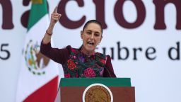 La presidenta de México, Claudia Sheinbaum, ofrece un discurso en el Zócalo de Ciudad de México por su primer año de gobienro.