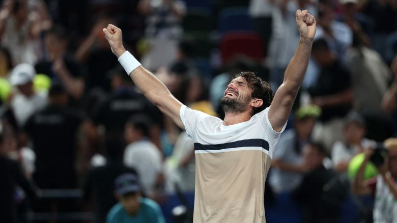 Valentin Vacherot derrotó a su primo Arthur Rinderknech en la final del Masters de Shanghái.