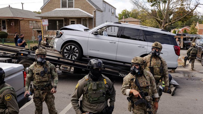 Federal agents stand guard in front of a wrecked vehicle used by agents during a chase to detain a man on Chicago’s South Side, in Chicago, Illinois, U.S., October 14, 2025, after U.S. President Donald Trump ordered increased federal law enforcement presence to assist in crime prevention.  REUTERS/Jim Vondruska
