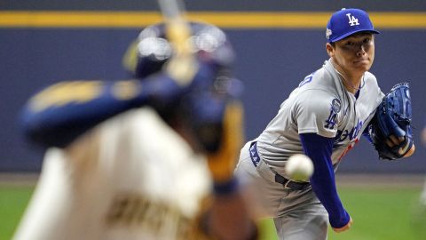 Yoshinobu Yamamoto threw the MLB's first complete postseason game in 8 years to give the Los Angeles Dodgers 2-0 lead against the Milwaukee Brewers in the NLCS.