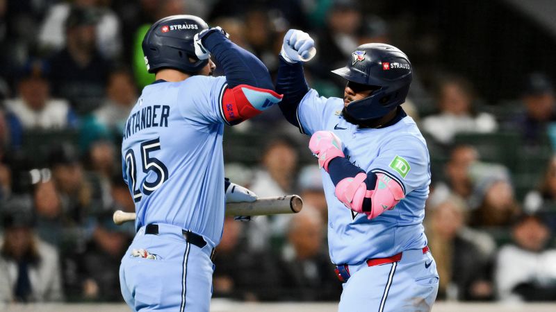 Toronto Blue Jays rout Seattle Mariners in Game 3 of ALCS 13-4 to close gap in series
