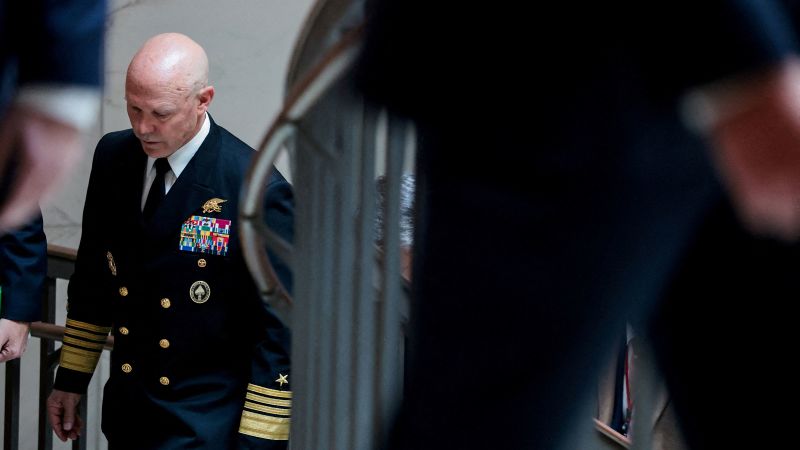 Вижте всички теми Връзката е копирана Следвайте Двама висши законодатели