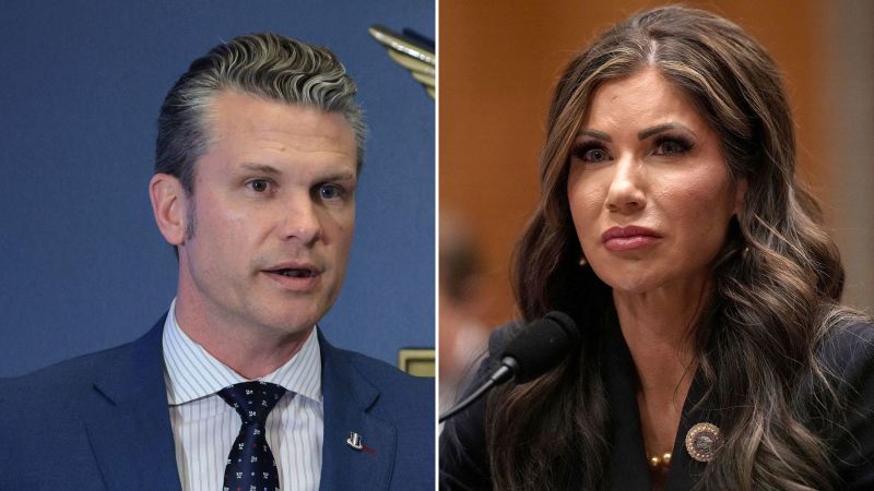 Министърът на отбраната Пит Хегет и министърът на вътрешната сигурност