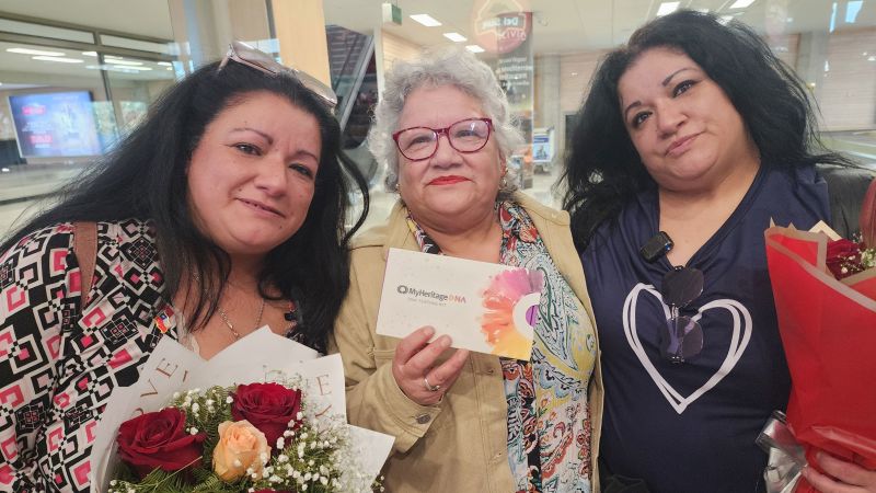Chilean mother reunites with her twin daughters for the first time in 45 years Chilean mother reunites with her twin daughters for the first time in 45 years