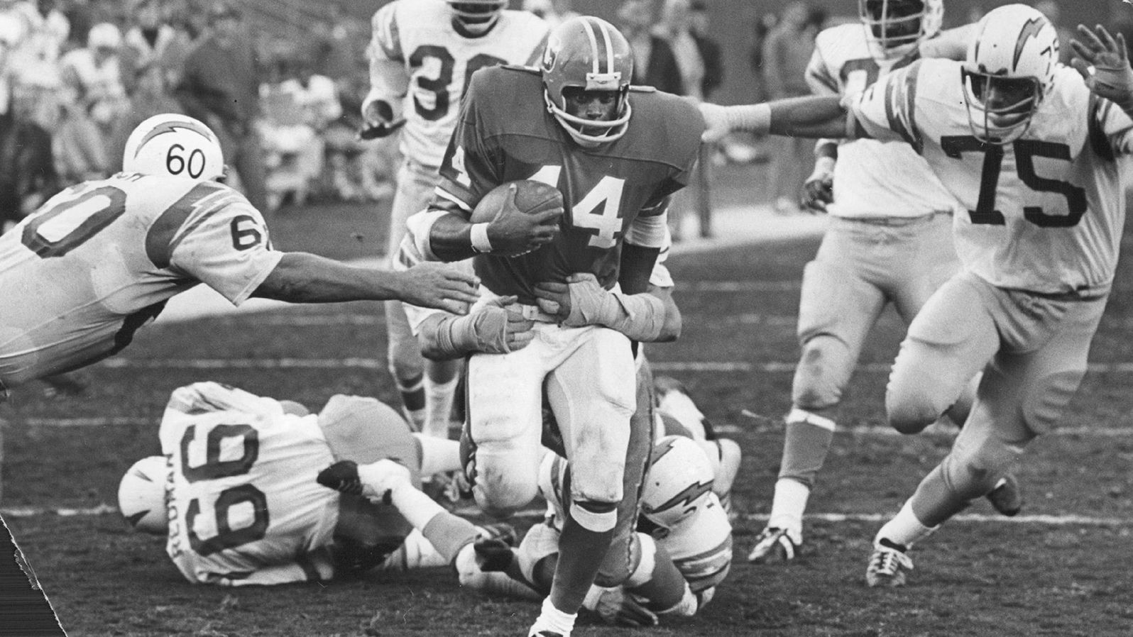 Floyd Little playing for the Broncos in December 1971, the season in which he won the NFL rushing title.