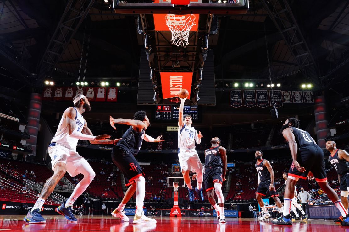 Doncic shoots the ball against the Houston Rockets.