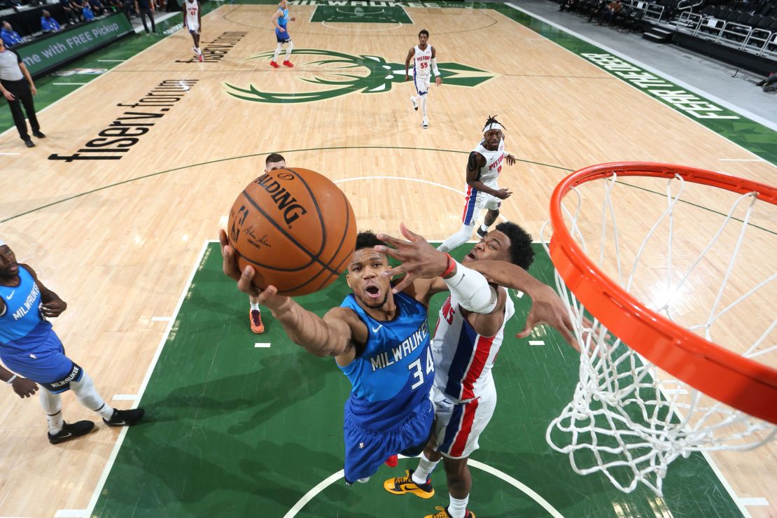 Antetokounmpo drives to the basket during the game against the Detroit Pistons.