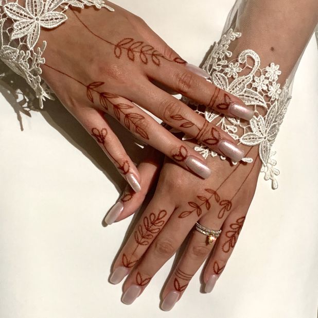 Henna is often used in Islamic and Hindu wedding celebrations. Khamissa's pared-back designs appeal to brides looking for a more contemporary look, while still engaging with tradition. 