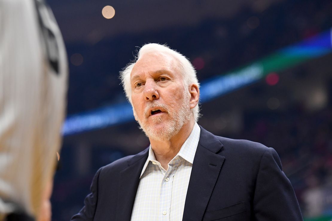 Popovich argues a call during the first half against the Cleveland Cavaliers.
