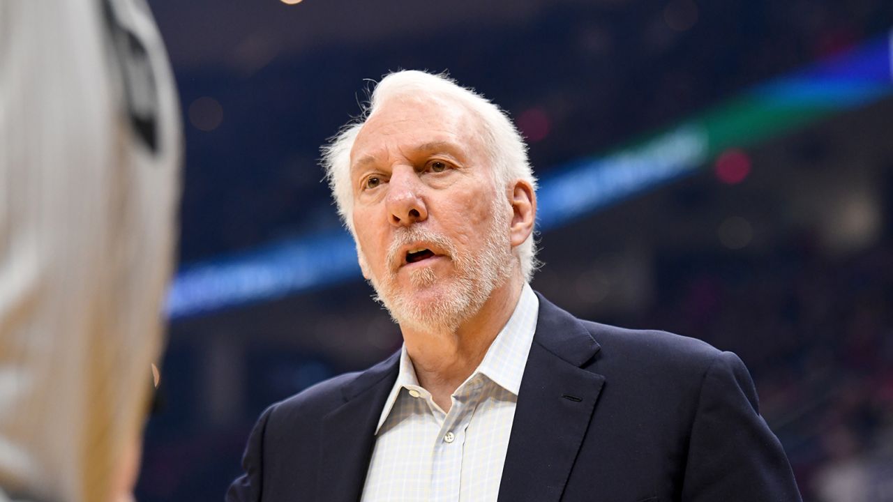 Popovich argues a call during the first half against the Cleveland Cavaliers.
