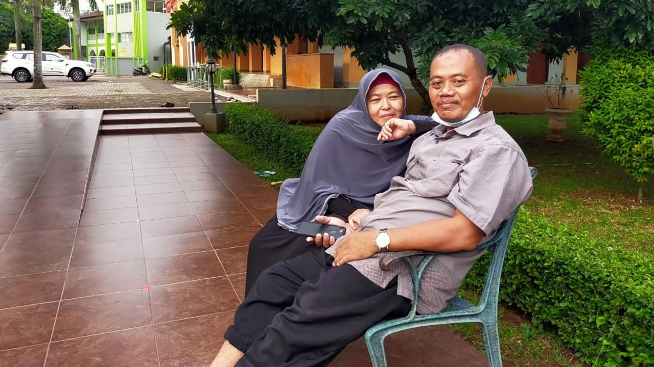 Married couple Muhammad Nur Kholifatul Amin, right, and Agus Minarni had traveled to Java to attend the funeral of Amin's father.