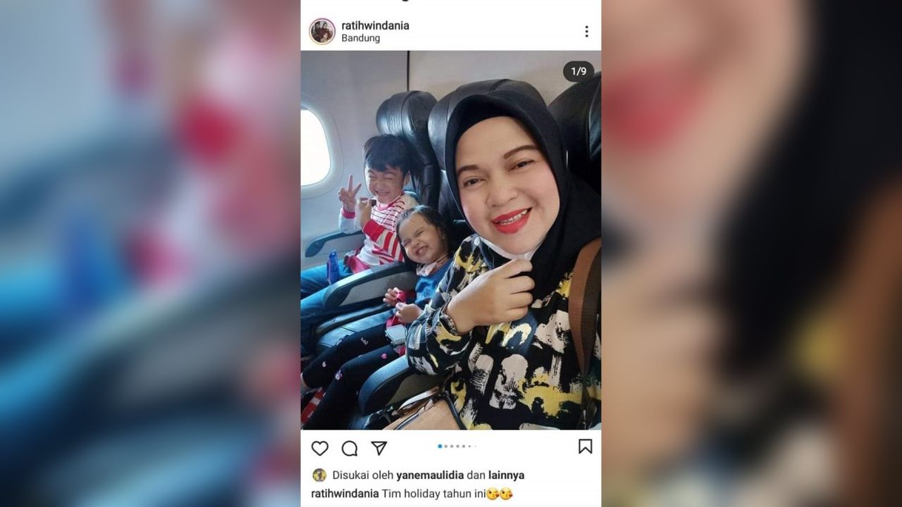 Ratih Windania posted this cheerful selfie with her daughter Yumna, 2, and nephew Athar Rizki Riawan, 8, on a flight from Bandung in West Java on December 22.