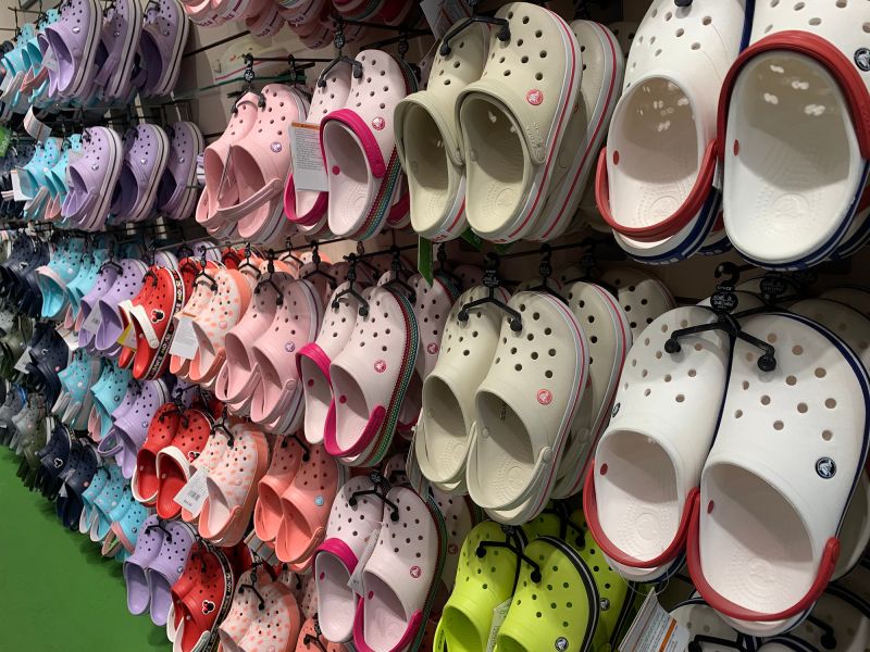 Does shoe show clearance sell crocs