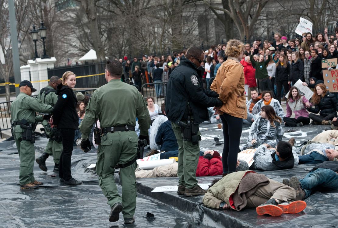 Students in front of the White House demonstrate against the proposed Keystone XL pipeline.