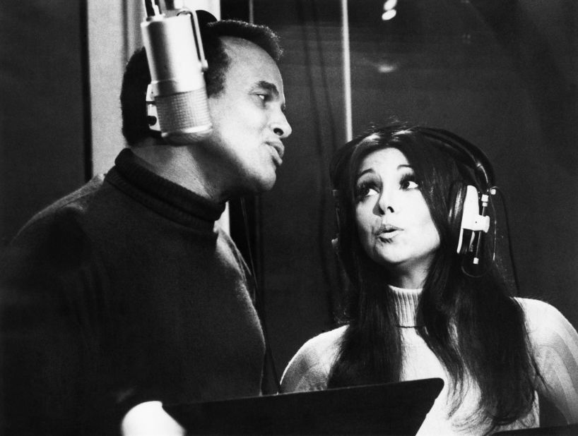 Belafonte performs with Marlo Thomas for a TV special in 1974.