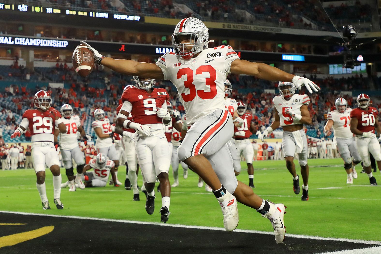 Ohio State running back Master Teague III runs for an 8-yard touchdown in the first quarter. The game was tied 7-7 after the first.