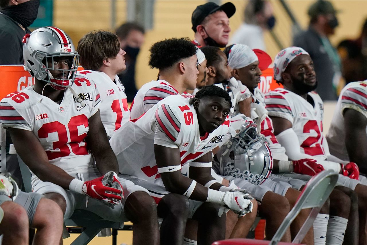 Ohio State players watch from the sidelines late in the second half.