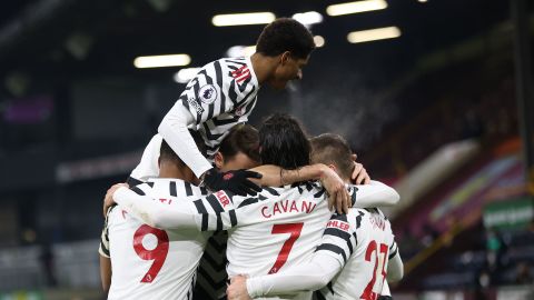 Manchester United players celebrate after Paul Pogba scores.