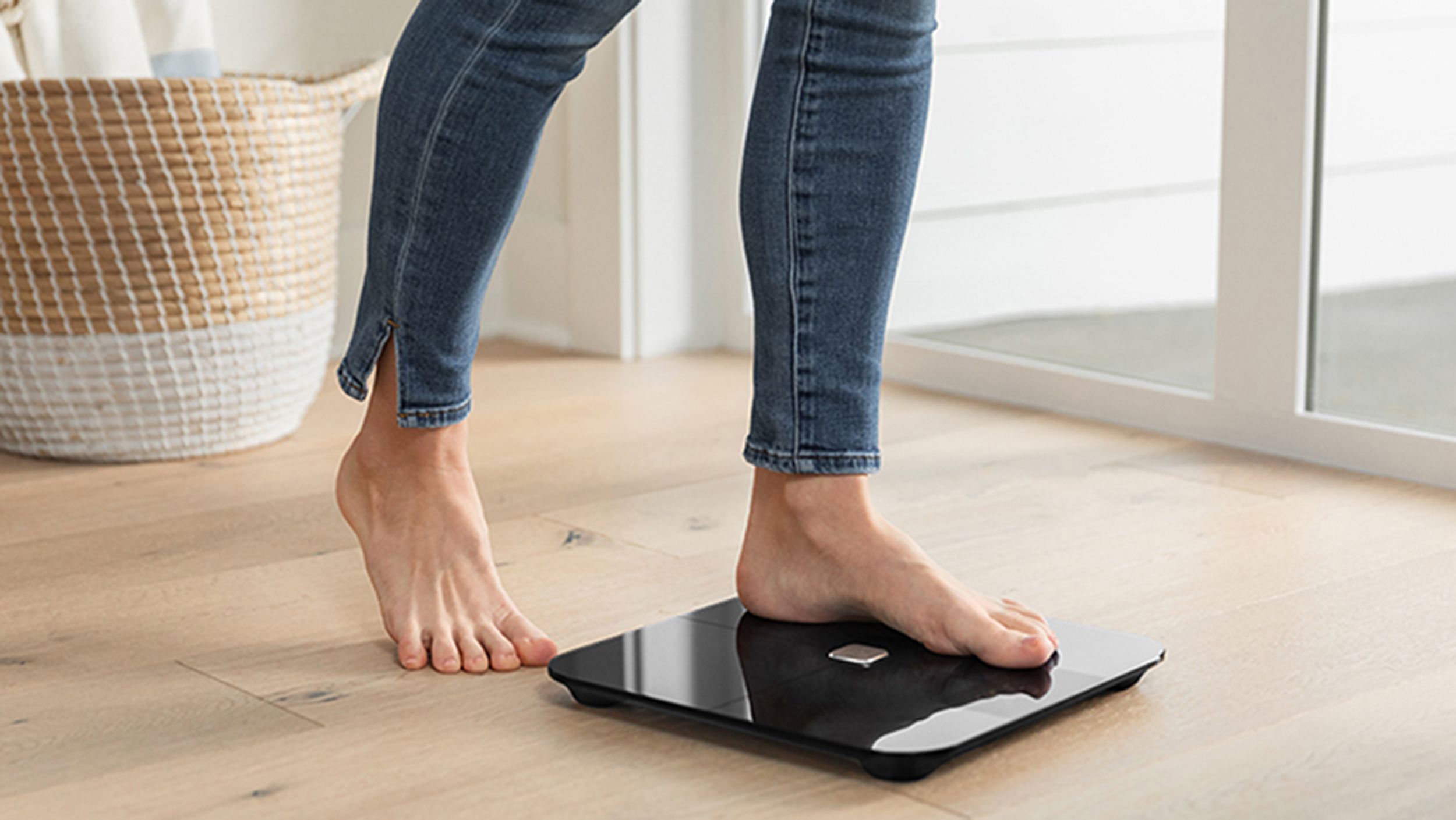 BWell Bluetooth Smart Scale with App – Track Weight, BMI, Body Fat & More
