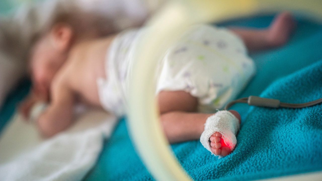 For individuals born preterm, there is a modestly greater risk of dying prematurely in adulthood when compared to those born after 38 weeks, a recent study has revealed.