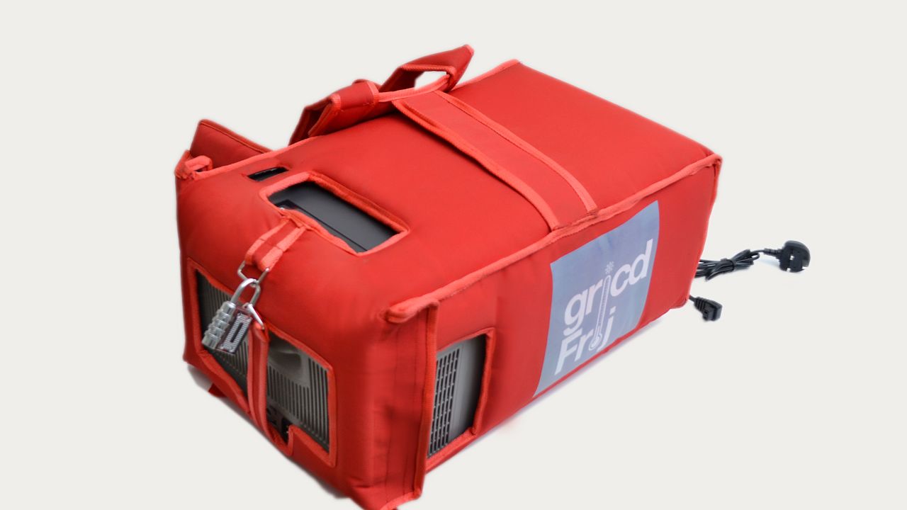 Gricd cold boxes are packaged securely, and equipped with monitoring devices that can detect their location, internal temperature and humidity. This creates a controlled environment to ensure the vaccine's efficacy.  