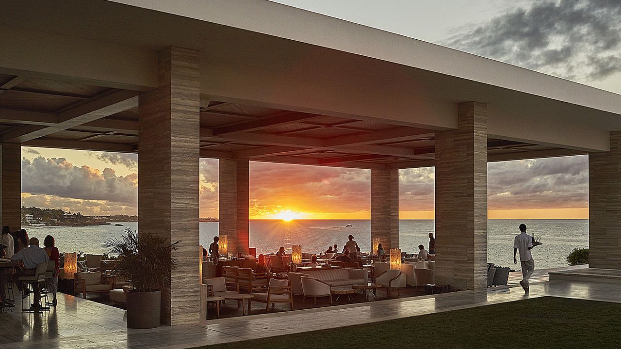 Sunset Lounge at the Four Seasons Resort was still lively over the holidays.