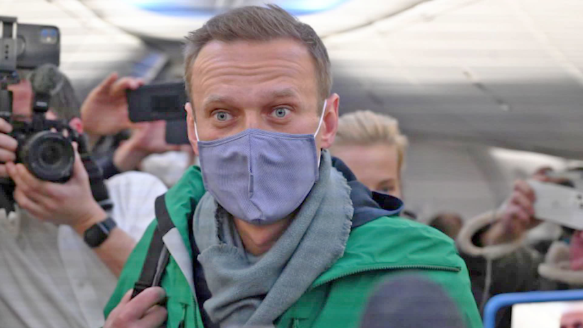 alexey navalny detained return flight russia germany pleitgen nr vpx_00000801