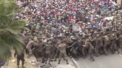 guatemala honduras migrants tear gas Oppmann intl ldn vpx_00000604.png