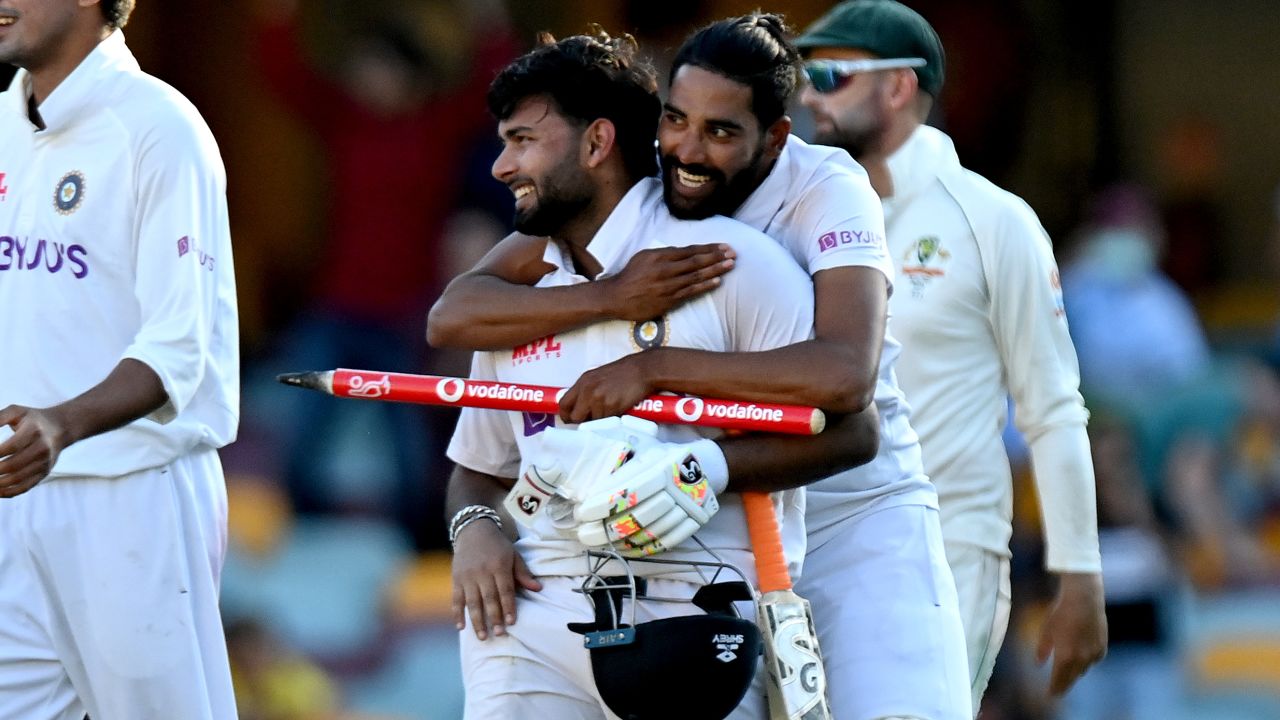 Pant (left) and Mohammed Siraj rejoice after India's record-breaking run chase.