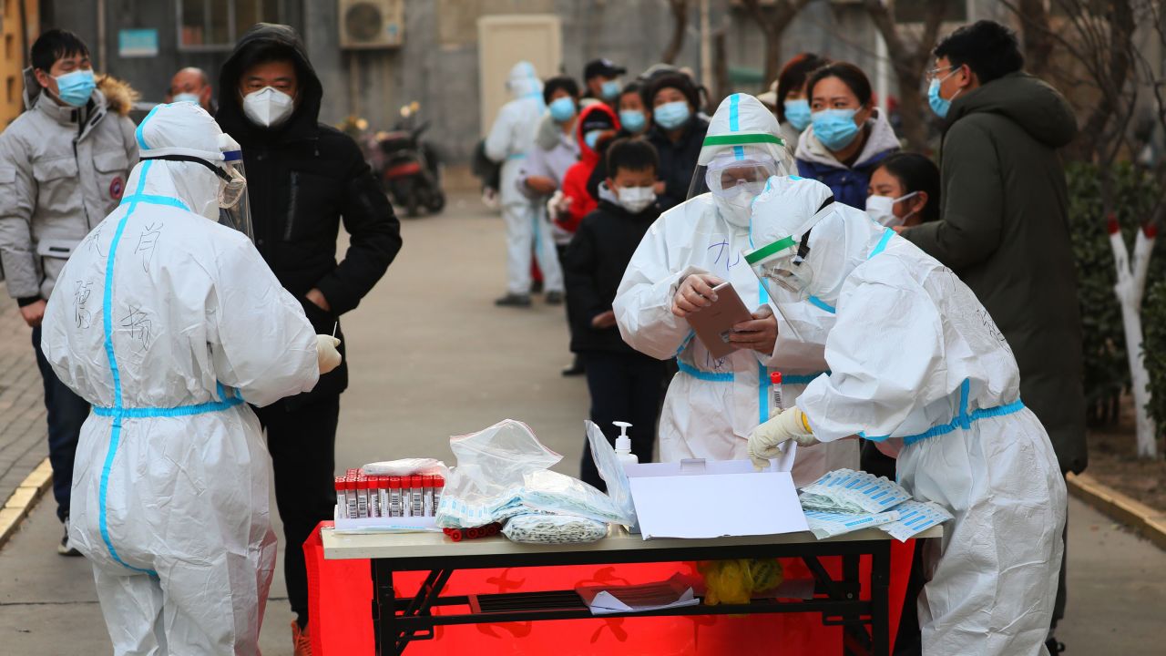 Citizens line up for the third round of testing in Shijiazhuang on January 18.